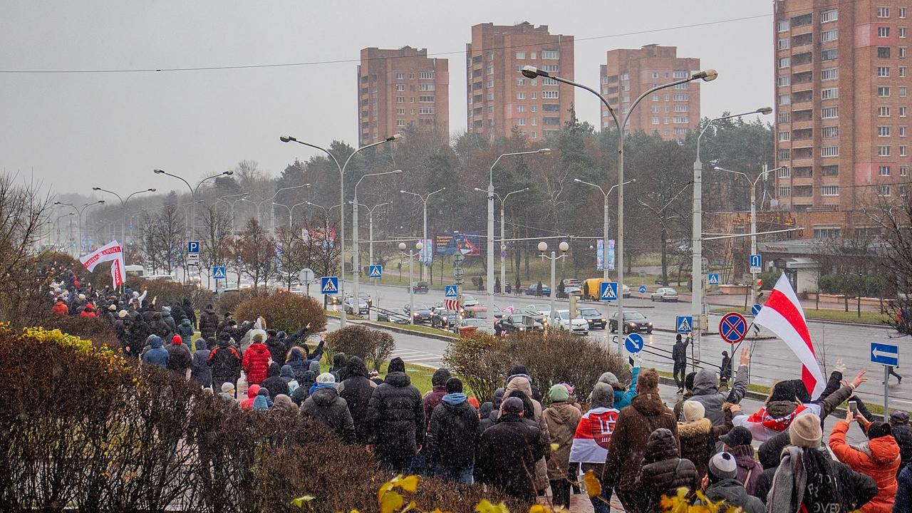 1280px-2020_Belarusian_protests,_Zavodski_district_of_Minsk,_29_November_p2