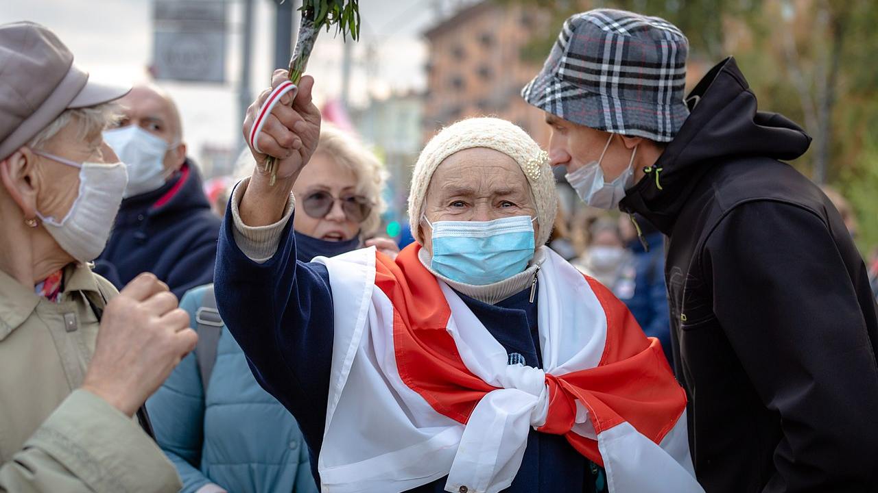 1280px-Belarus_protests_in_Minsk_20201026-160524-0120_(50533960256)