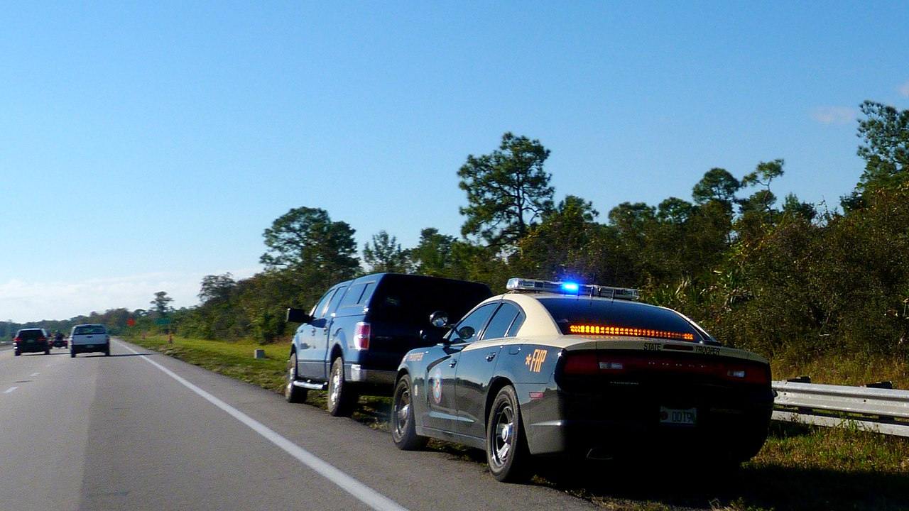 1280px-Florida_Highway_Patrol_on_Trafffic_Stop