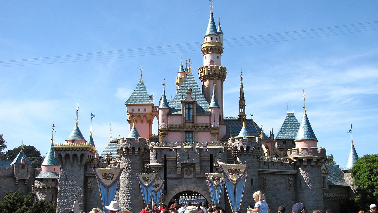 1280px-SleepingBeautyCastle