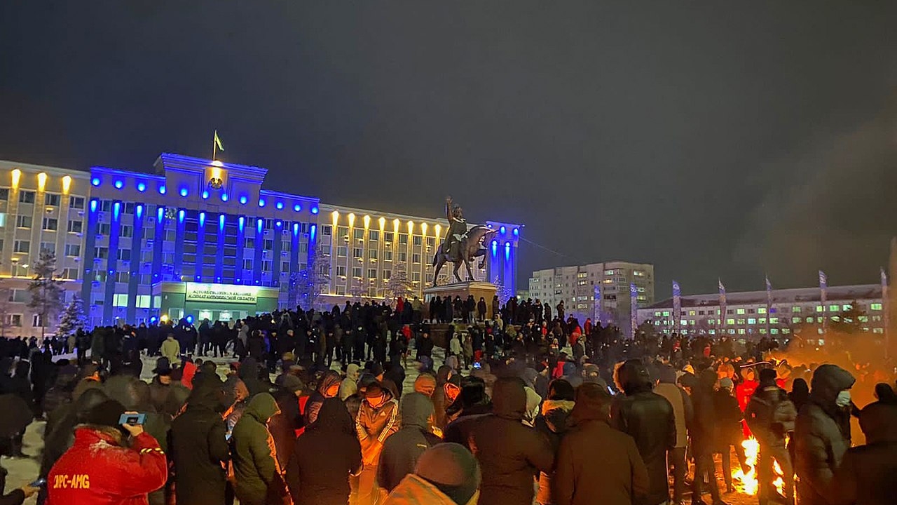 2022_Kazakhstan_protests_—_Aqtobe,_January_4_(01)