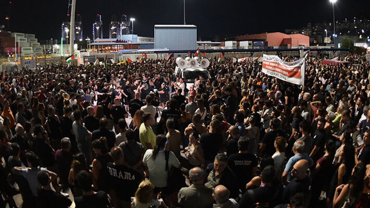Greek Port Workers Refuse to Load Genocide Materials