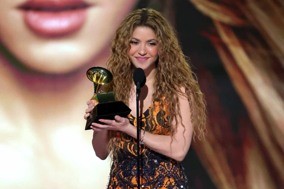 Shakira Dedica Su Último Grammy a los Inmigrantes: “Siempre Lucharé con Ustedes”